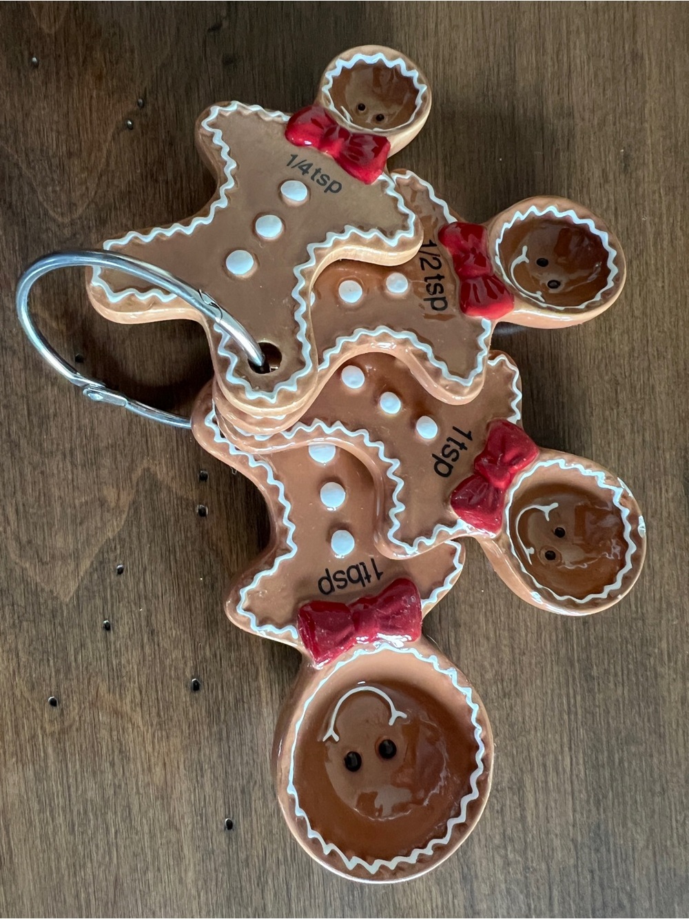 Pier 1 Gingerbread Measuring Spoon Set with Red Bows